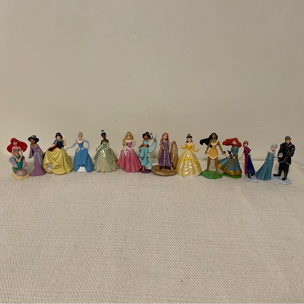 Disney Princesses lot of 14 Princess and a prince figure